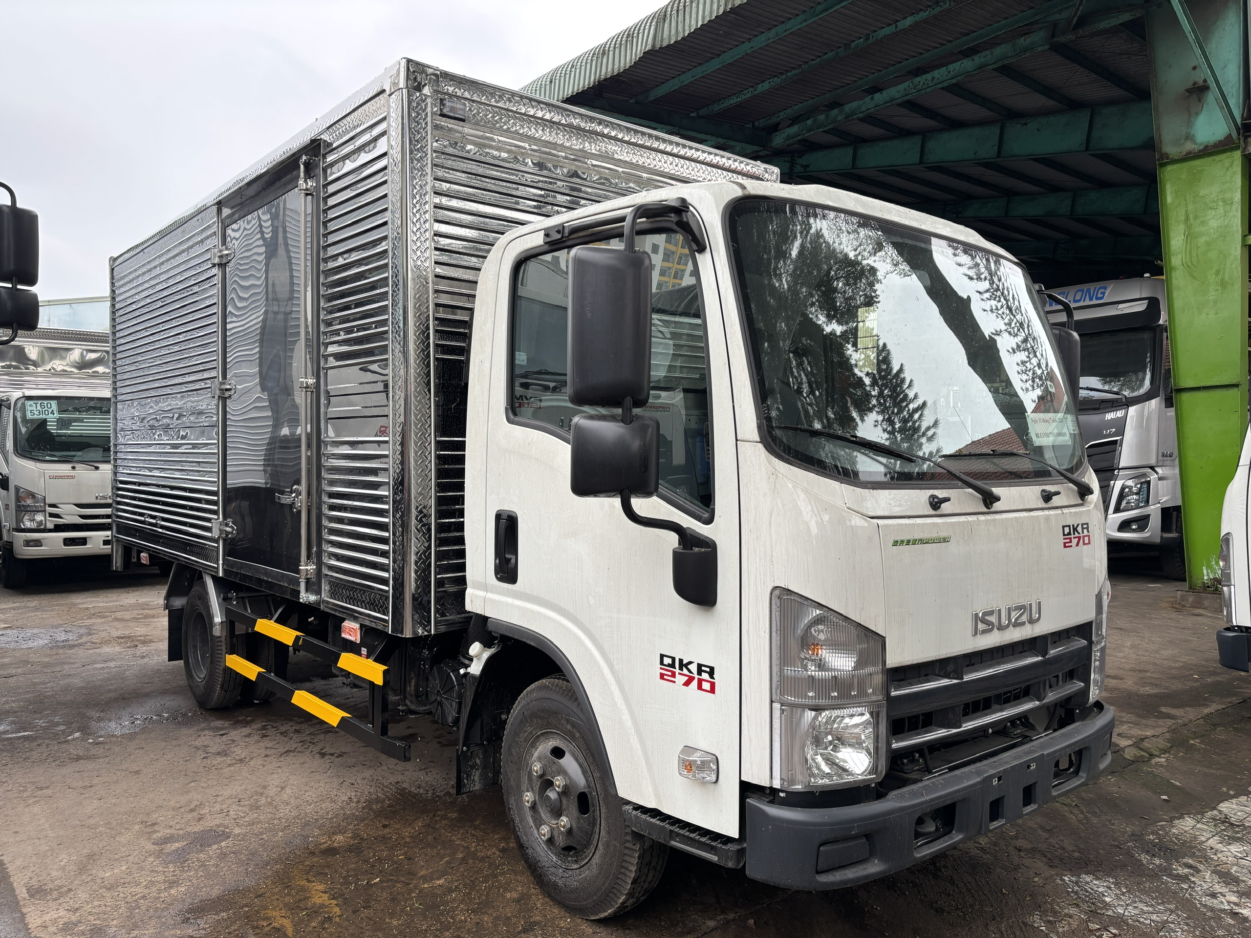 Xe tải isuzu 1 tấn 9 thùng kín