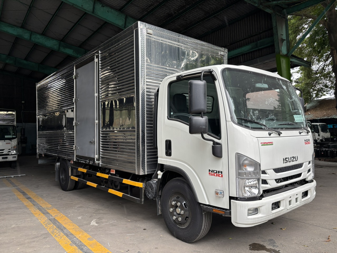 xe tải 5 tấn thùng kín