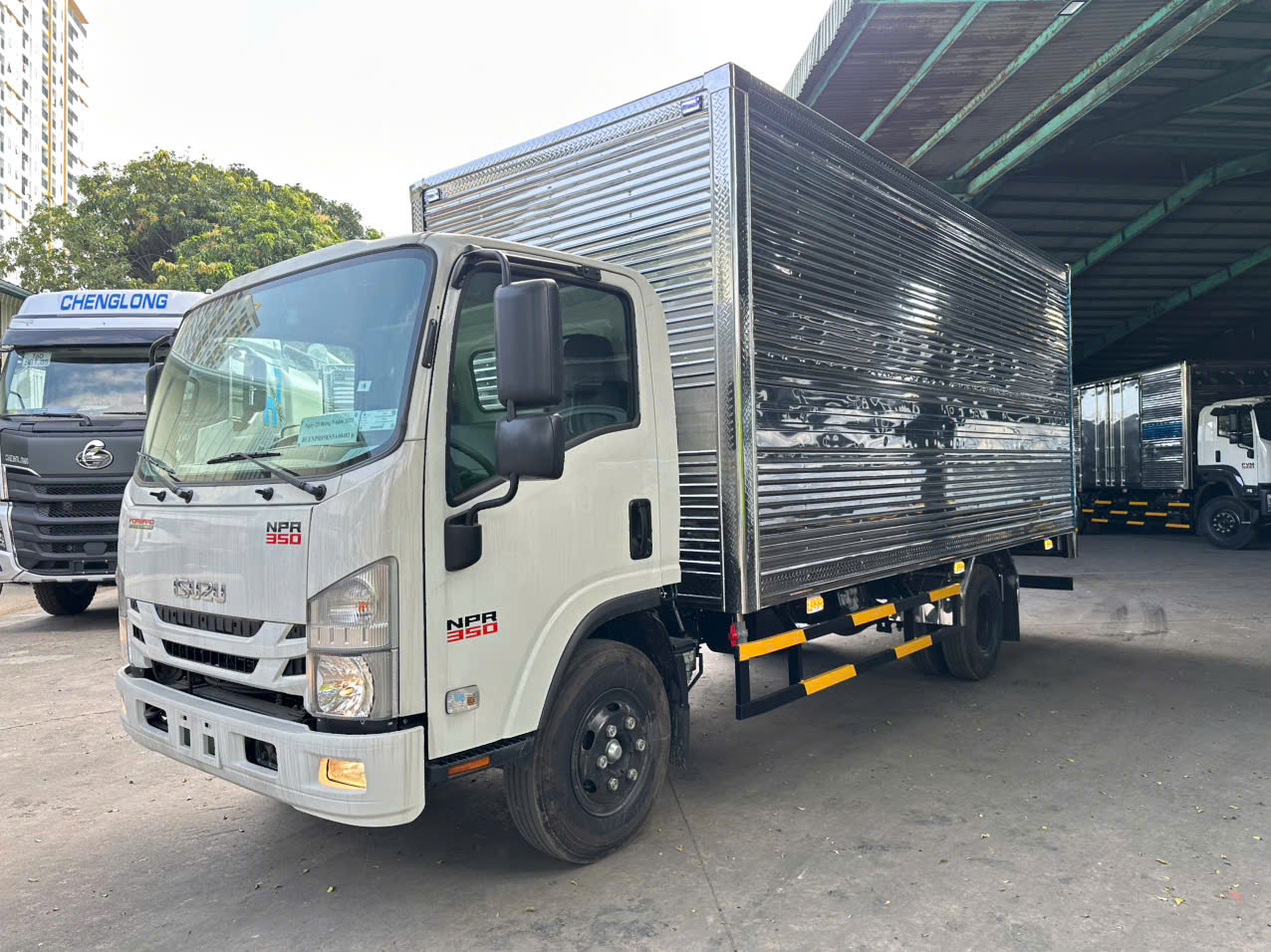 xe tải isuzu 3.5 tấn thùng kín